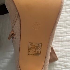 Women's Nude Suede Block Heel Pumps